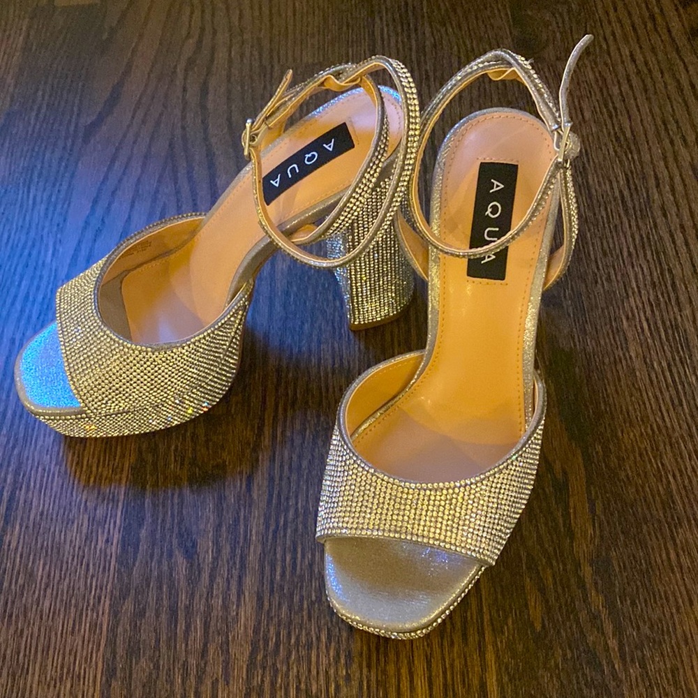 AQUA Size 7 Women's Lesly Ankle Strap High Heel Sandals